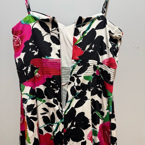 B. Smart Multicolor Floral Dress. Size 10 - Picture 9 of 14
